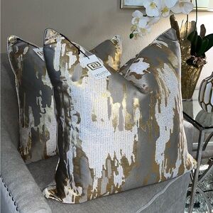 1-NWT CALLISTO HOME DECORATIVE LUXURY THROW PILLOW (T08692F11)